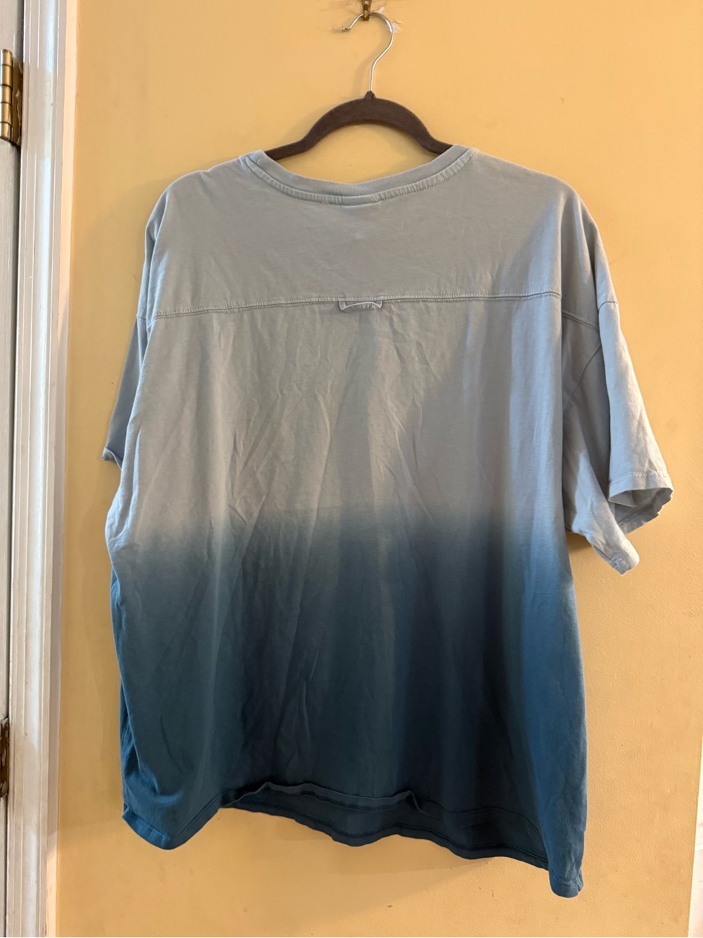 BoxLunch exclusive Disney Frozen Elsa Portrait Split-Dye t-shirt, women’s L - Picture 4 of 6